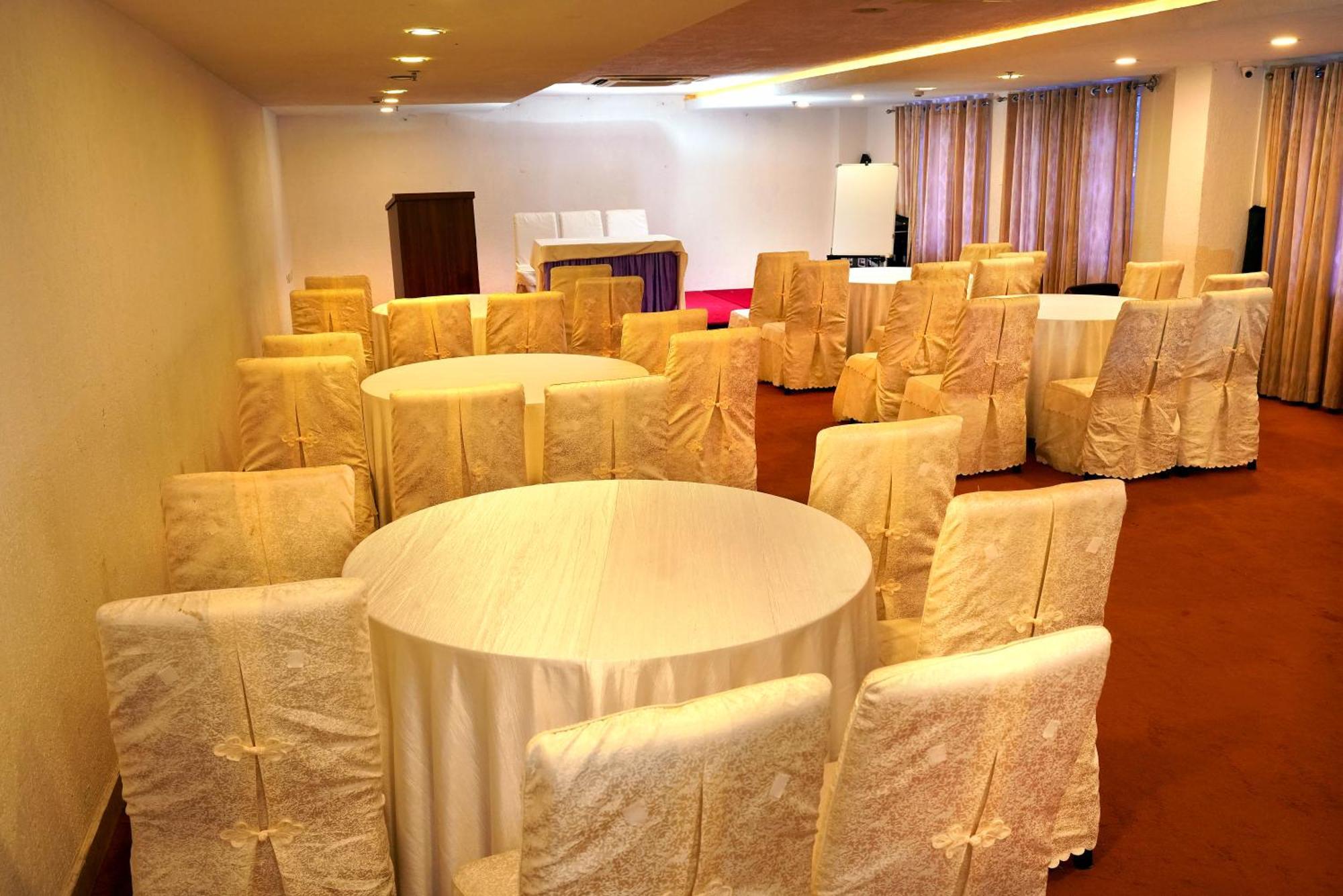 Kga Elite Continental Hotel 蒂鲁瓦尔拉 外观 照片
