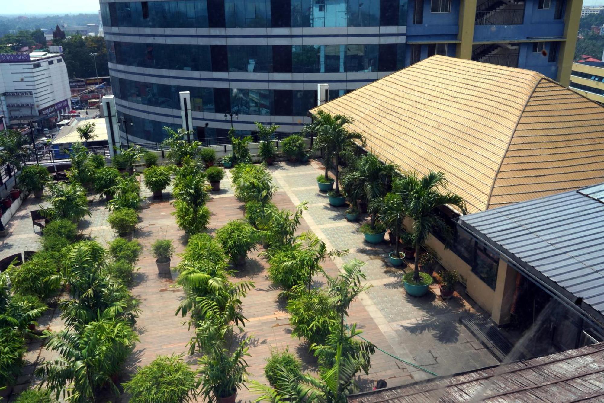 Kga Elite Continental Hotel 蒂鲁瓦尔拉 外观 照片