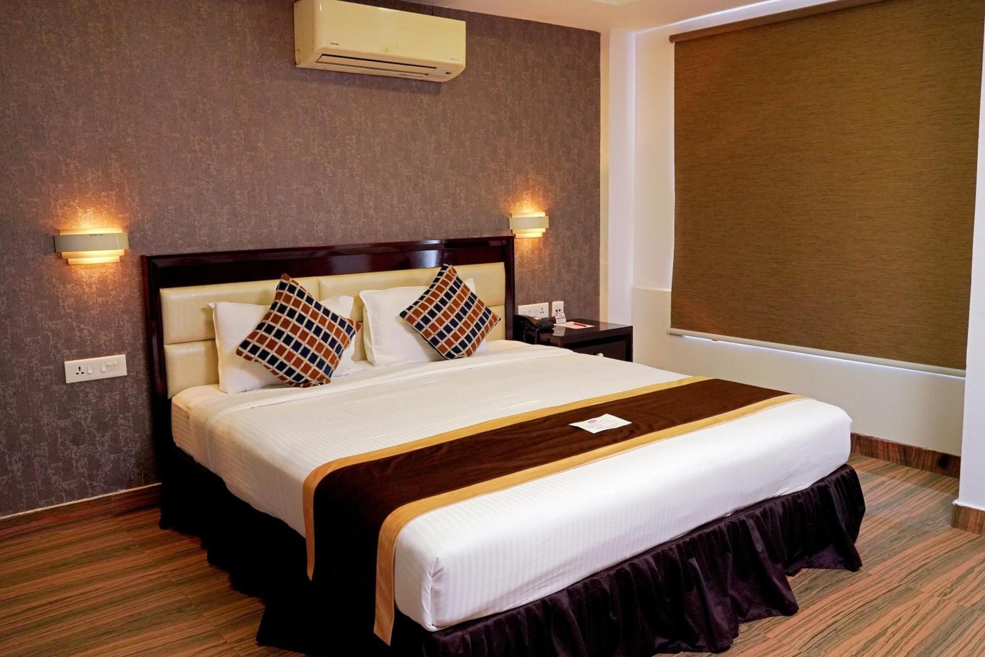 Kga Elite Continental Hotel 蒂鲁瓦尔拉 外观 照片