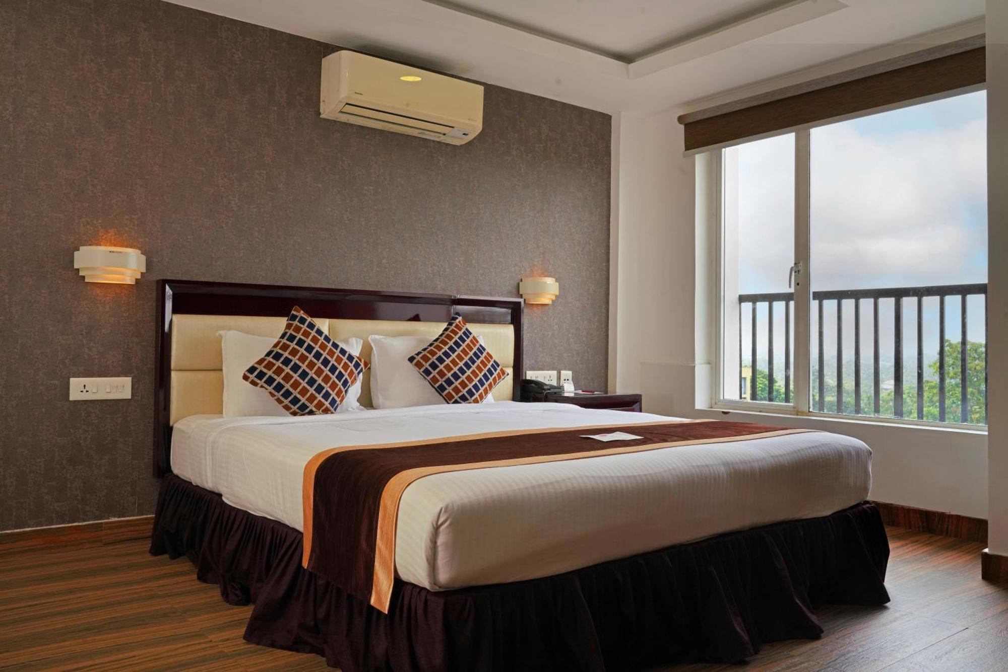 Kga Elite Continental Hotel 蒂鲁瓦尔拉 外观 照片
