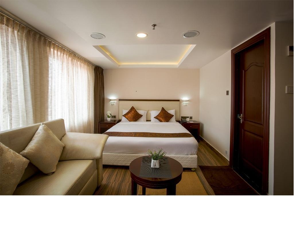 Kga Elite Continental Hotel 蒂鲁瓦尔拉 外观 照片