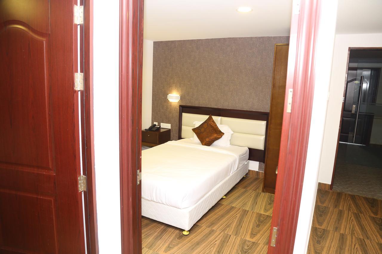 Kga Elite Continental Hotel 蒂鲁瓦尔拉 外观 照片