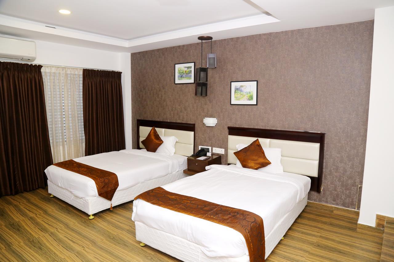 Kga Elite Continental Hotel 蒂鲁瓦尔拉 外观 照片