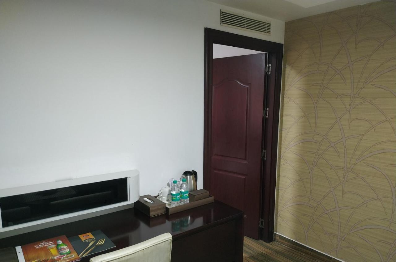 Kga Elite Continental Hotel 蒂鲁瓦尔拉 外观 照片