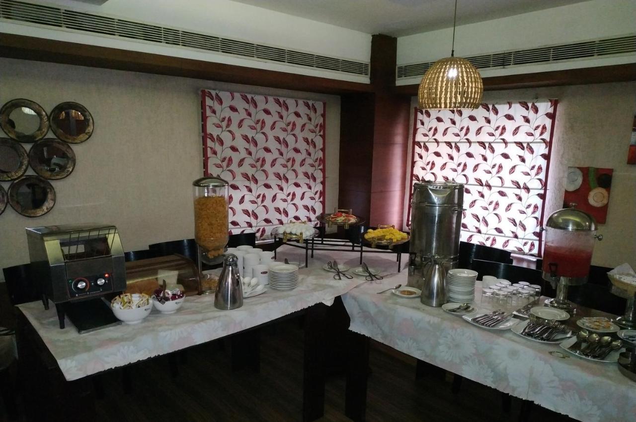 Kga Elite Continental Hotel 蒂鲁瓦尔拉 外观 照片