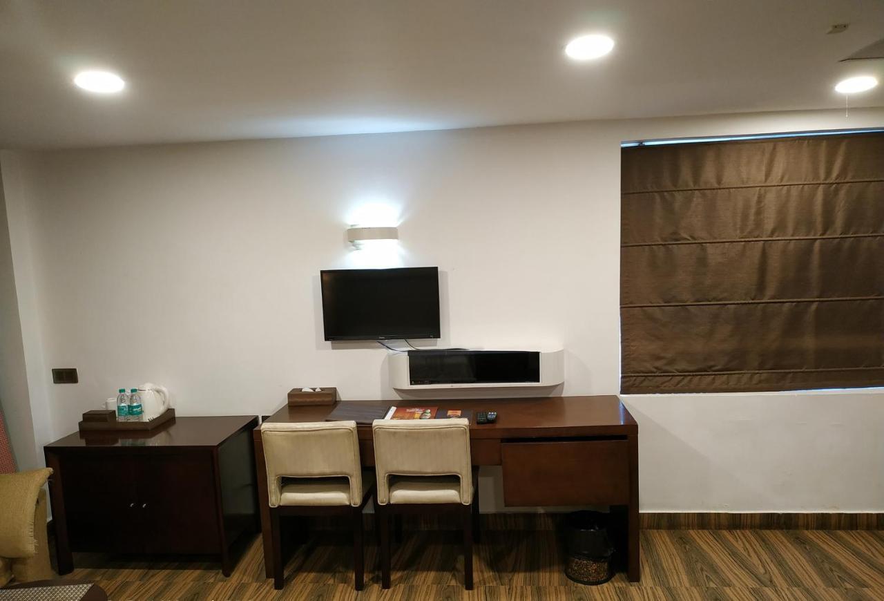 Kga Elite Continental Hotel 蒂鲁瓦尔拉 外观 照片